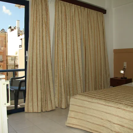 Danaos Hotel 2*